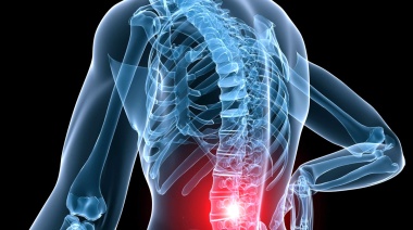 El dolor de espalda persistente podría ser parte de una enfermedad reumatológica