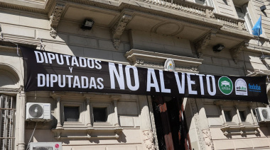 Caputo lo acusó de cobrar $ 18 millones y Yacobitti publicó sus recibos de sueldo
