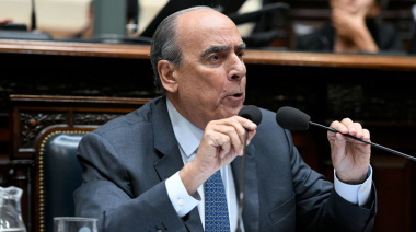 Francos acusó “operación política” al esbozar una frágil defensa del Gobierno