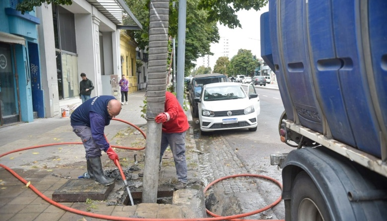 Intensifican la limpieza de sumideros en La Plata